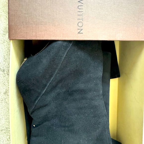 Authentic LV boots 9.8/10 new - Picture 2 of 11